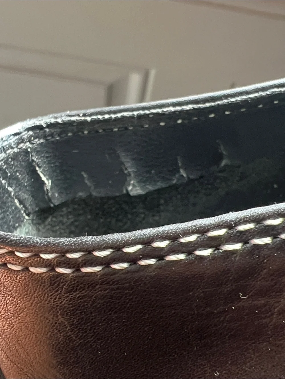 AEROSOLES sleek black